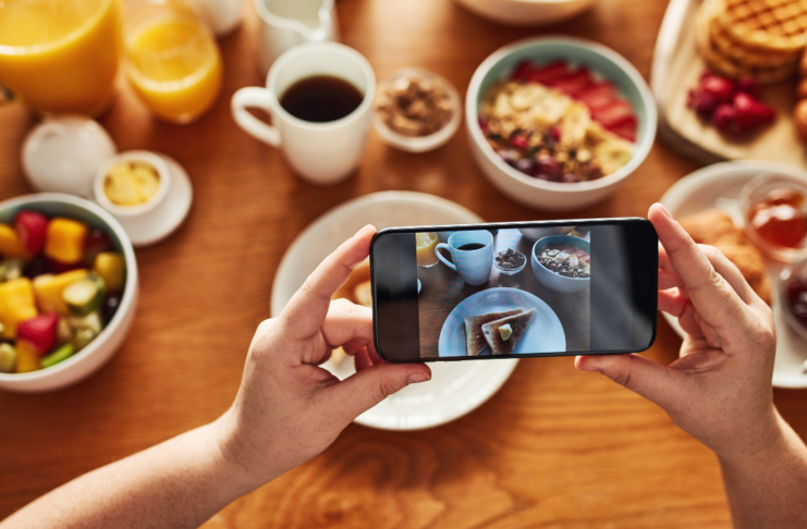 bragger, showoff, flaunt, boastful